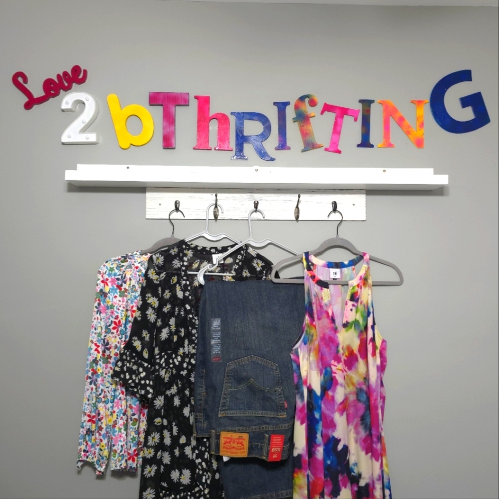 Love2bthrifting is BACK! Tons of new never listed, never shown items! $7 STARTS!